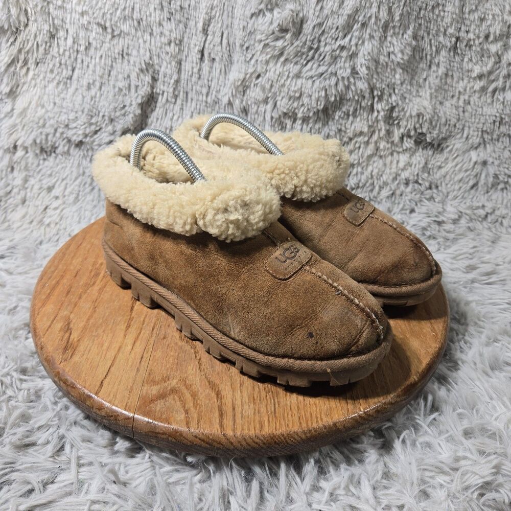 Cozy UGG Women Slipper Booties Size 7 Sheepskin Lined Chestnut Colored Shoes